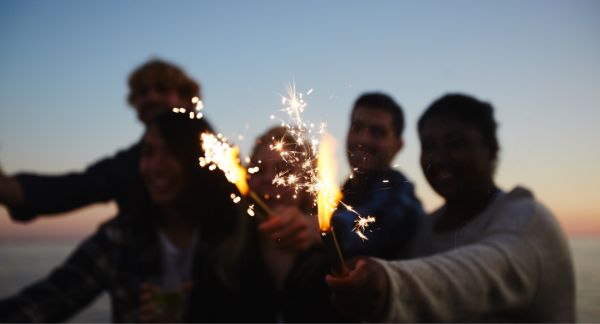 night-seaside-people